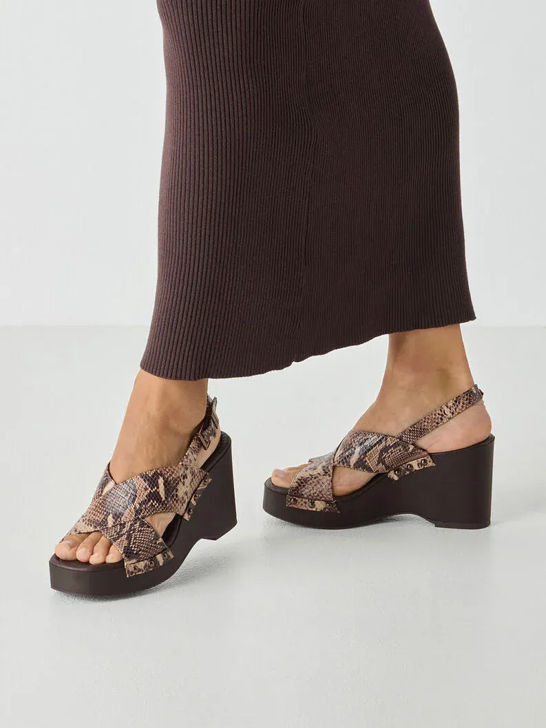 Γυναικεία σανδάλια καφέ 1-28332 Γυναικεία σανδάλια καφέ 1-28332 SANDALS TAMARIS