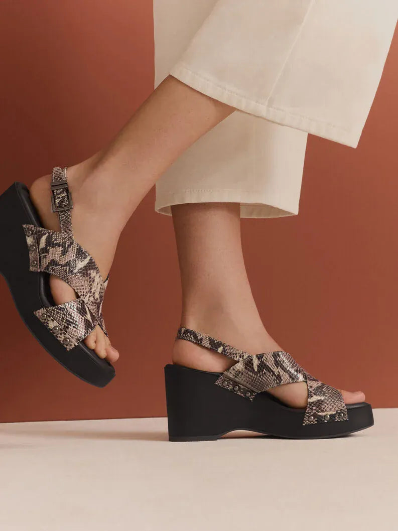 Γυναικεία σανδάλια καφέ 1-28332 Γυναικεία σανδάλια καφέ 1-28332 SANDALS TAMARIS