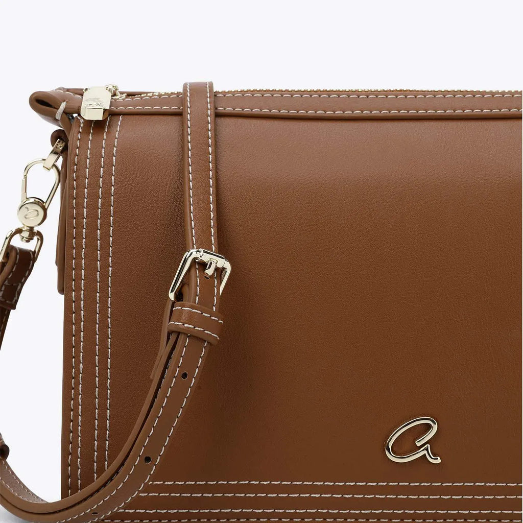 Γυναικεία τσάντα ώμου Axel camel 1010-3644 Γυναικεία τσάντα ώμου Axel camel 1010-3644 Shoulder Bags AXEL
