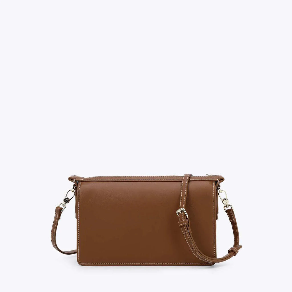 Γυναικεία τσάντα ώμου Axel camel 1010-3644 Γυναικεία τσάντα ώμου Axel camel 1010-3644 Shoulder Bags AXEL