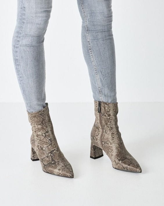 Γυναικεία μποτάκια beige snake Tamaris 1-25315 Γυναικεία μποτάκια beige snake Tamaris 1-25315 SMALL BOOTS TAMARIS