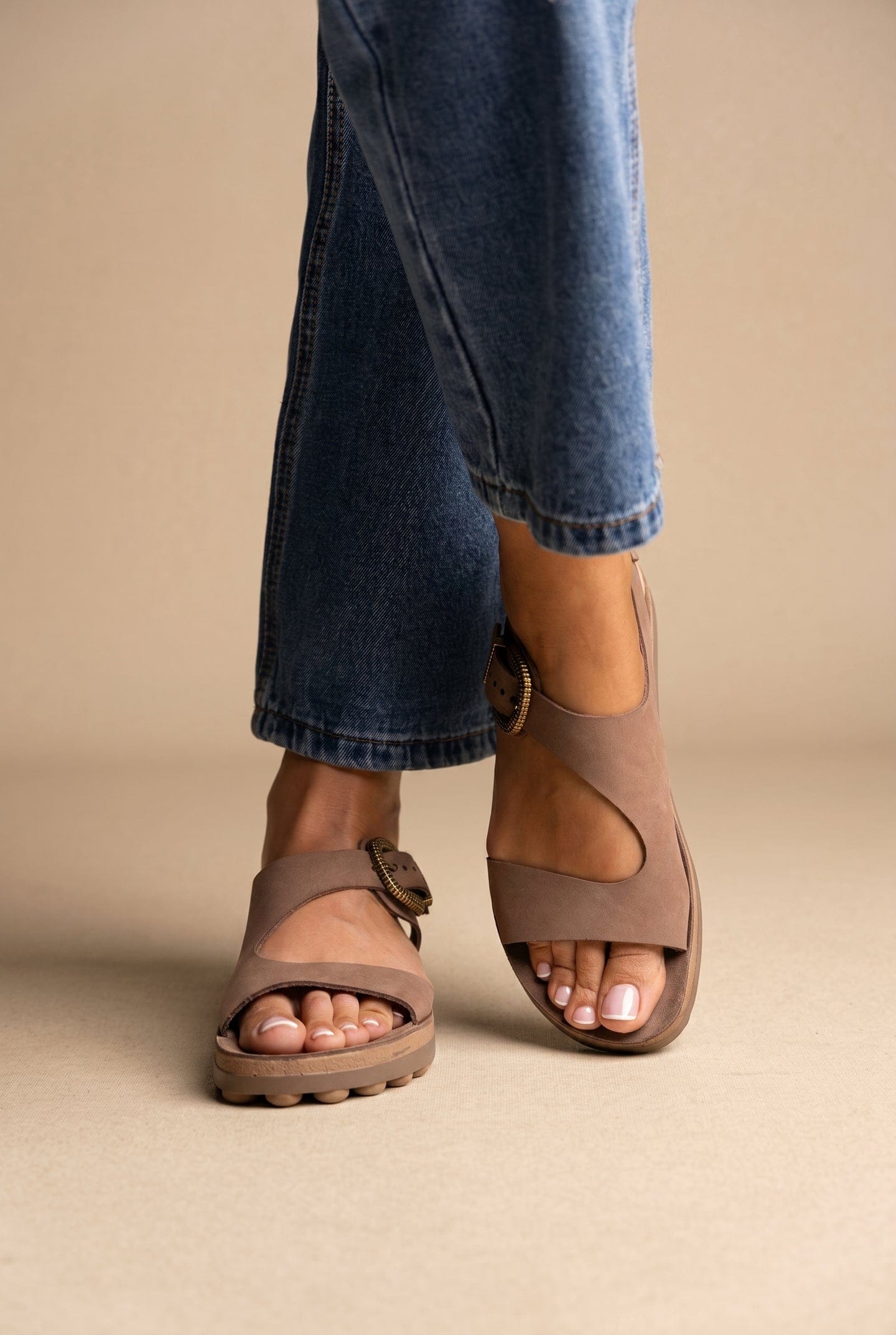 Γυναικεία σανδάλια cacao Fantasy Georgianna S9055 Γυναικεία σανδάλια cacao Fantasy Georgianna S9055 FLAT SANDALS FANTASY SANDALS