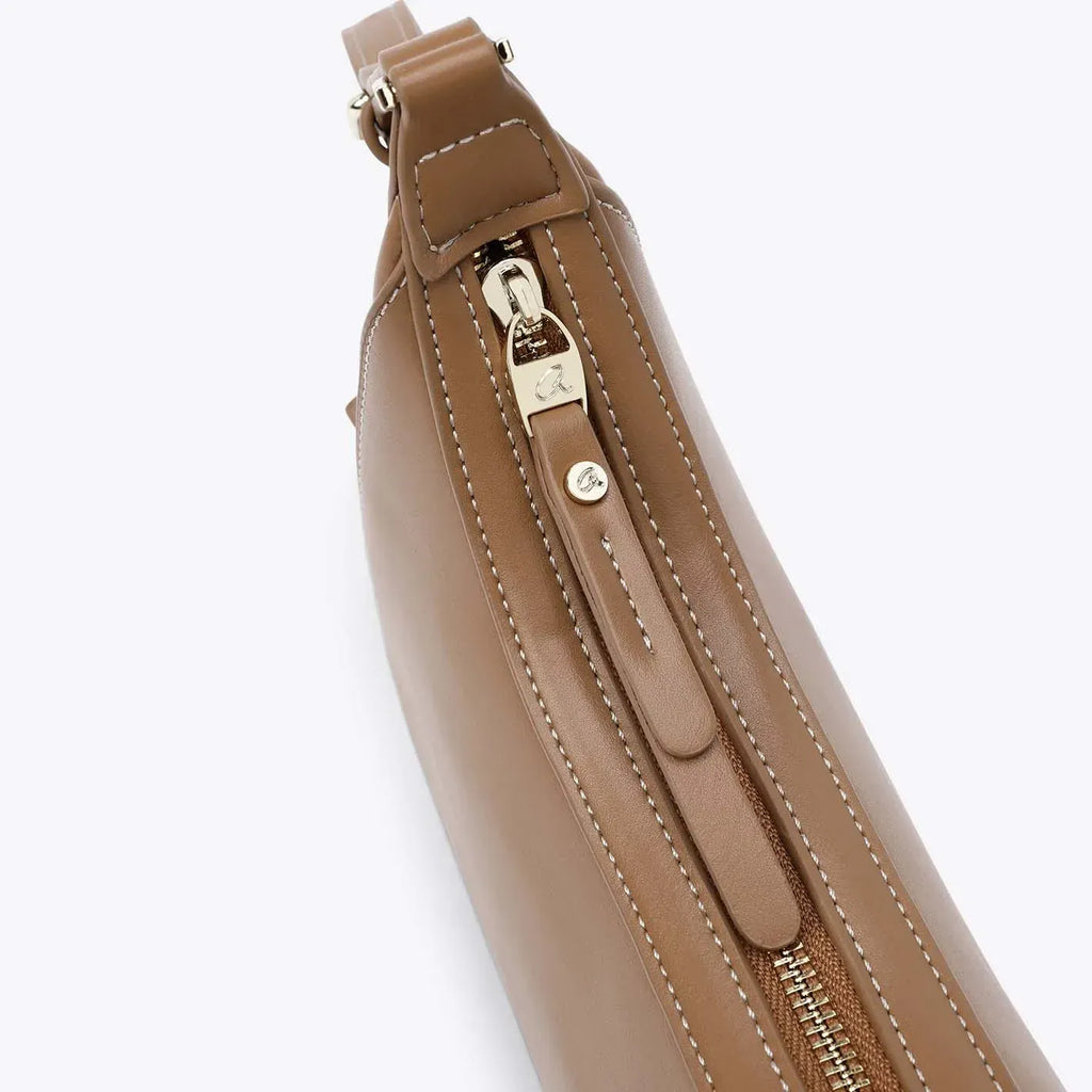 Γυναικεία τσάντα ώμου Camel Axel 1020-1050 Γυναικεία τσάντα ώμου Camel Axel 1020-1050 Shoulder Bags AXEL