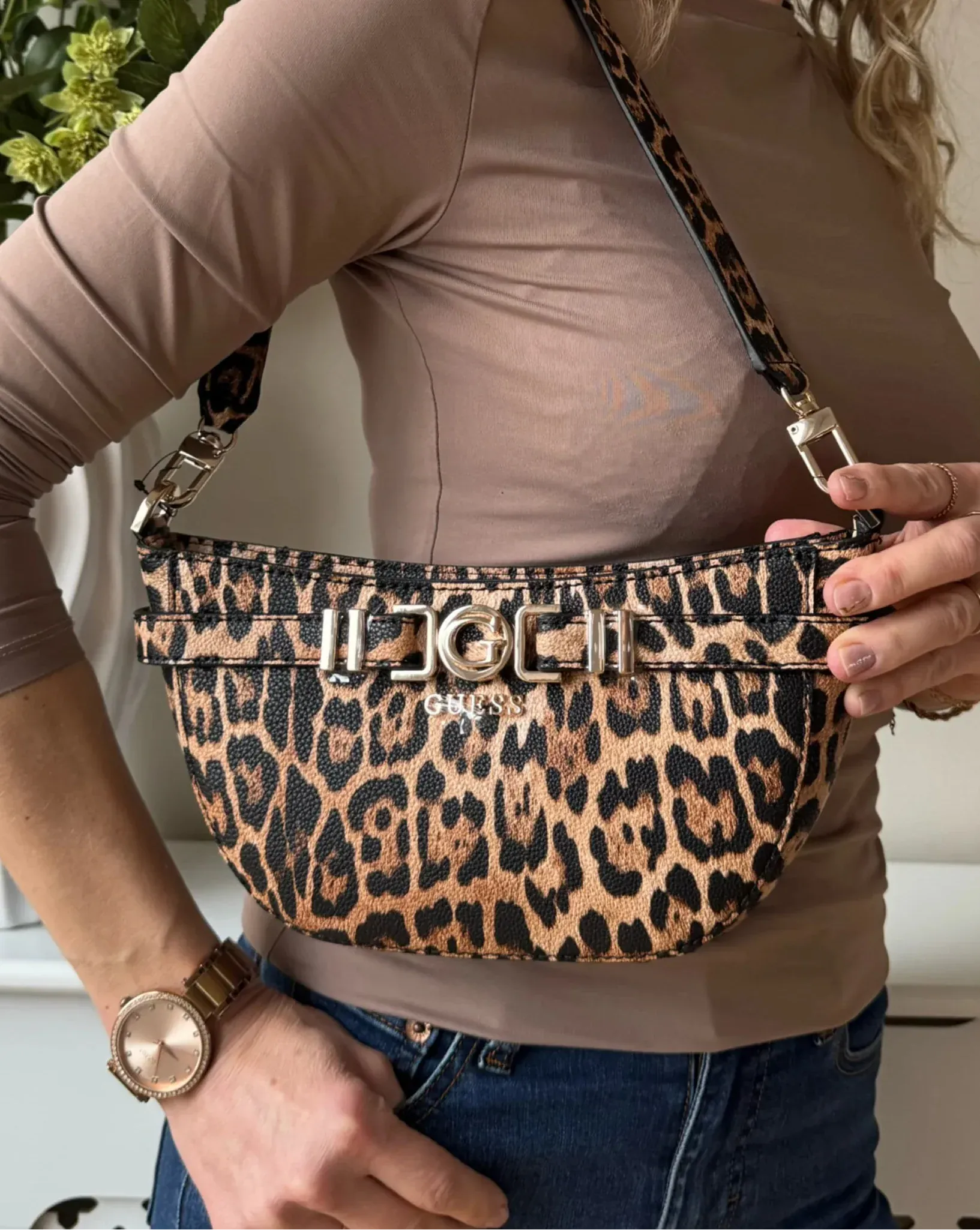 Γυναικεία τσάντα ώμου Guess LG966818 Γυναικεία τσάντα ώμου Guess LG966818 Shoulder Bags Guess