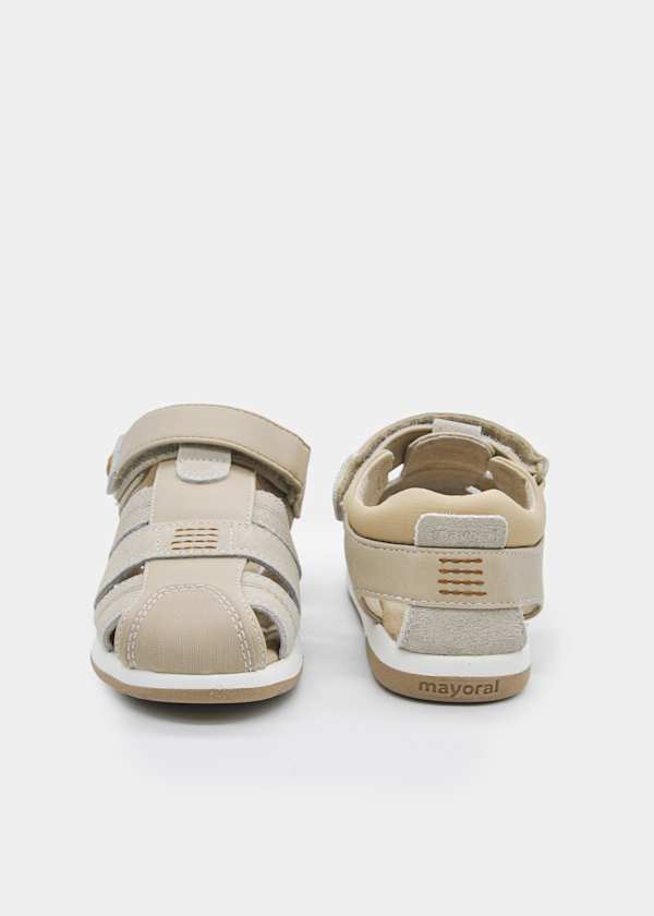 Παιδικά πέδιλα κλειστά για αγόρι μπεζ Mayoral 43773 Παιδικά πέδιλα κλειστά για αγόρι μπεζ Mayoral 43773 BOYS MAYORAL