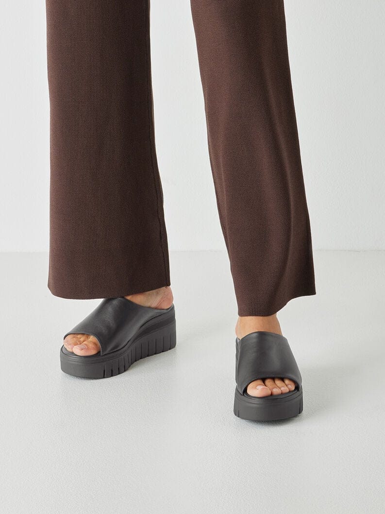 Γυναικεία mules μαύρα Tamaris 1-27206 Γυναικεία mules μαύρα Tamaris 1-27206 FLAT SANDALS TAMARIS