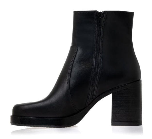 Γυναικεία μποτάκια Sante 23-444 μαύρο-La Scarpa Shoes Γυναικεία μποτάκια Sante 23-444 μαύρο SMALL BOOTS SANTE