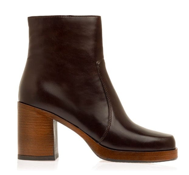 Γυναικεία μποτάκια Sante 23-444 καφέ-La Scarpa Shoes Γυναικεία μποτάκια Sante 23-444 καφέ SMALL BOOTS SANTE