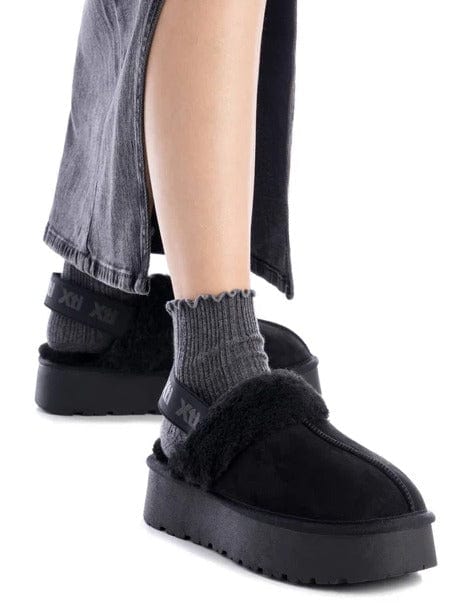 Γυναικεία Slippers XTI μαύρο 143488 Γυναικεία Slippers XTI μαύρο 143488 SMALL BOOTS XTI