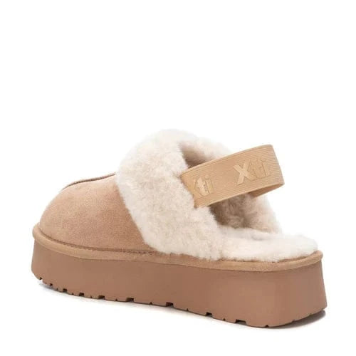 Γυναικεία Slippers XTI μπεζ 143488 Γυναικεία Slippers XTI μπεζ 143488 SMALL BOOTS XTI