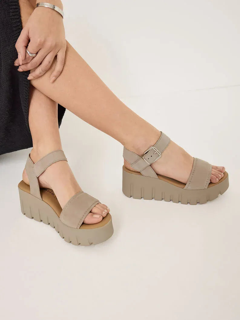 Γυναικεία σανδάλια Taupe Suede Tamaris 1-28722 Γυναικεία σανδάλια Taupe Suede Tamaris 1-28722 FLAT SANDALS TAMARIS