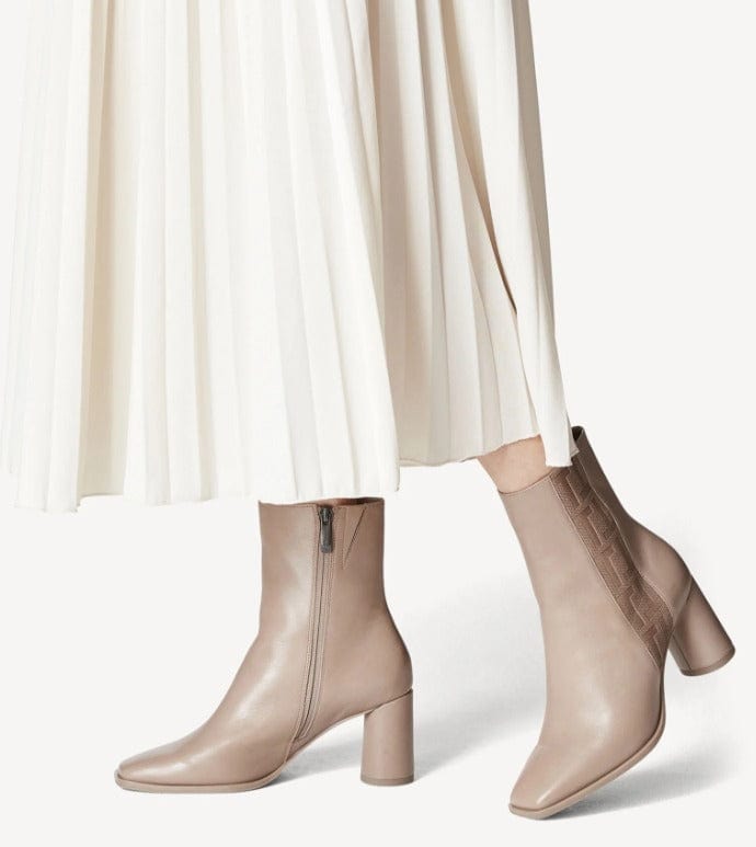 Γυναικεία μποτάκια με τακούνι Tamaris 1-25361-29 Taupe-La Scarpa Shoes  Γυναικεία μποτάκια με τακούνι Tamaris 1-25361-29 Taupe SMALL BOOTS TAMARIS